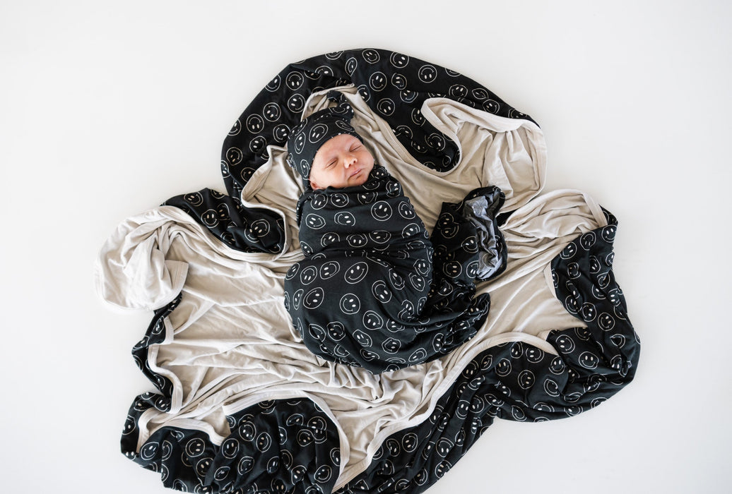 MIDNIGHT SMILES DREAM SWADDLE & BEANIE