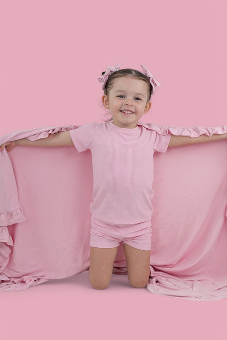 PINK ROSE RIB DREAM RUFFLE BLANKET