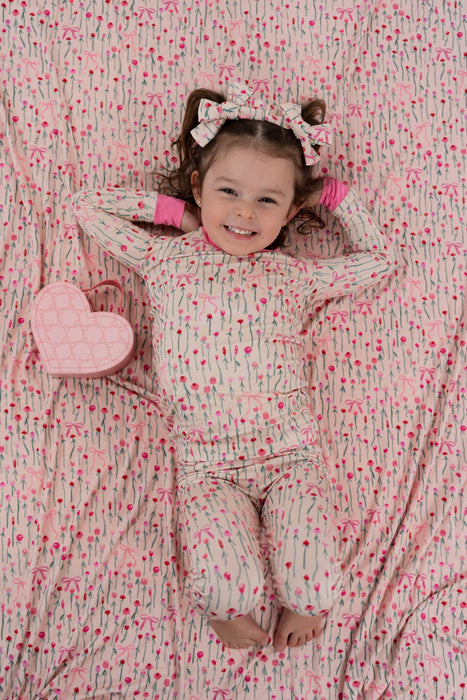 BLOOMS & BOWS DREAM RUFFLE BLANKET