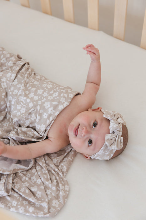 Calista - Lightweight Blanket