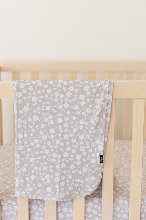 Calista - Lightweight Blanket