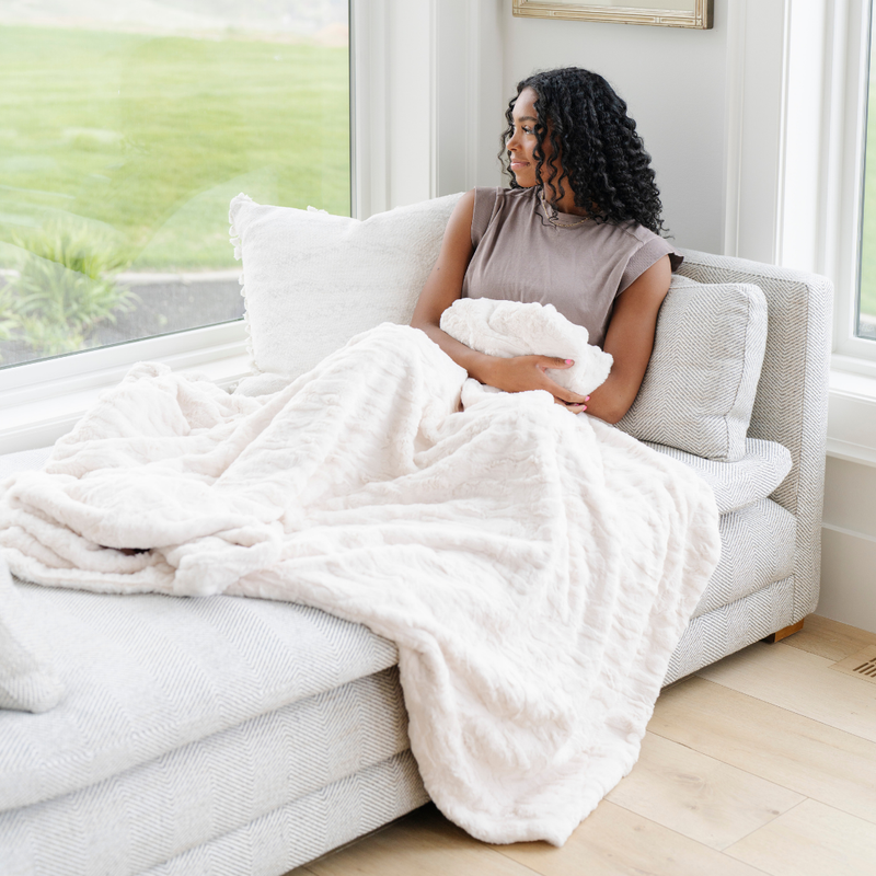 PATTERNED FAUX FUR XL THROW BLANKETS